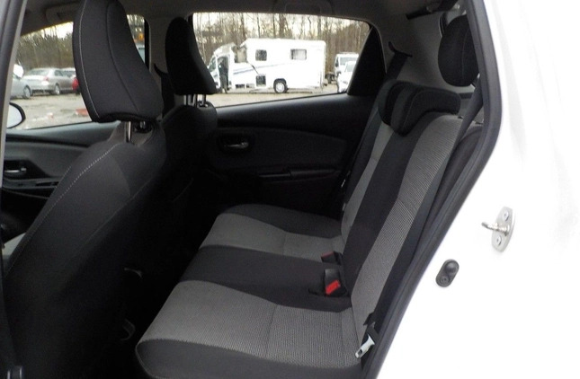 Toyota Yaris cena 26900 przebieg: 133543, rok produkcji 2016 z Pszów małe 277